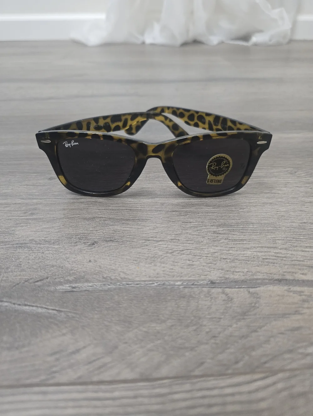 Ray-Ban RB2140 Original Wayfarer Classic, featuring a distinct Havana tortoise